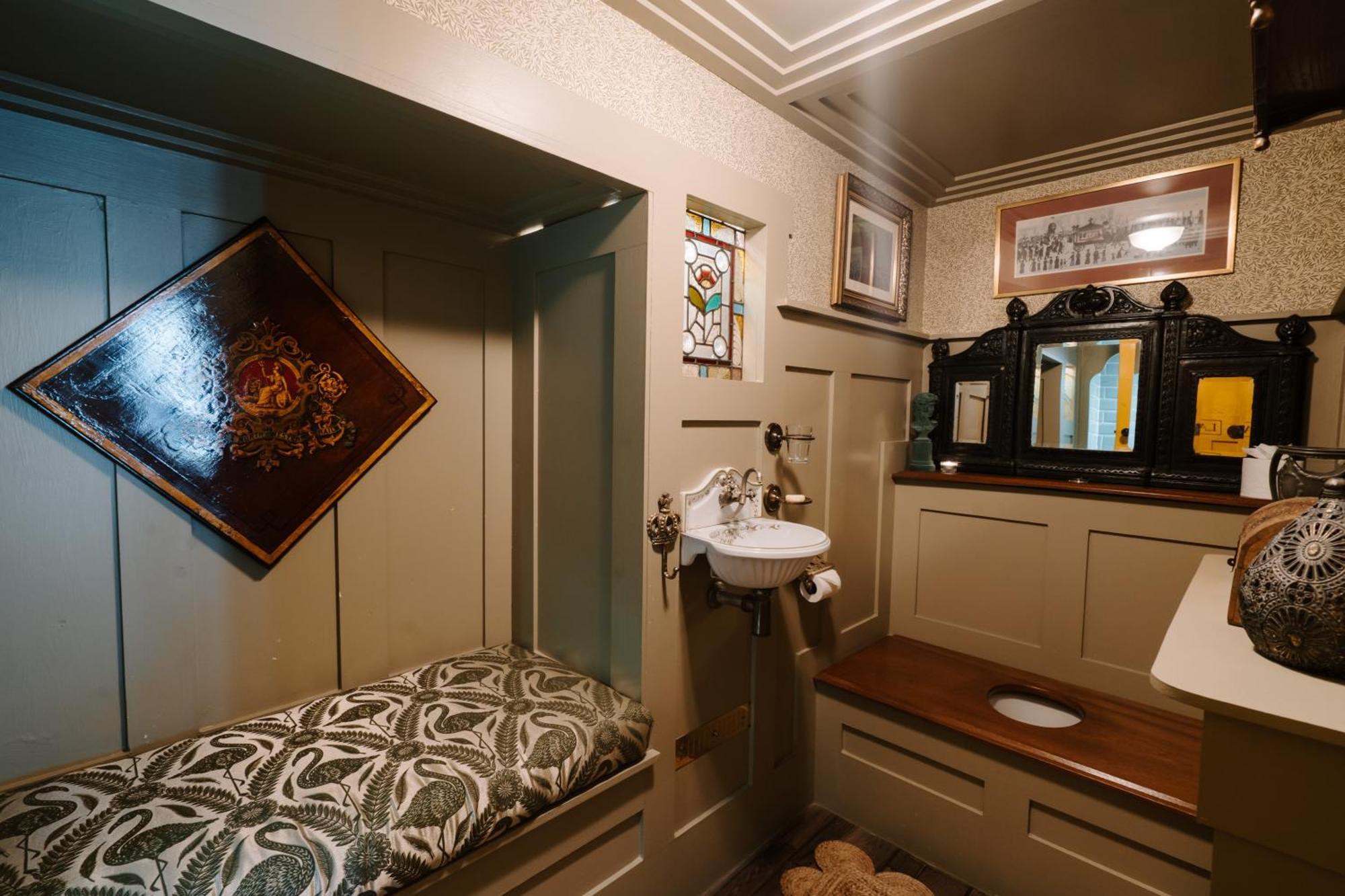 Sheddington Manor - 2 Bedroom Guest House & Cinema Belfast Buitenkant foto